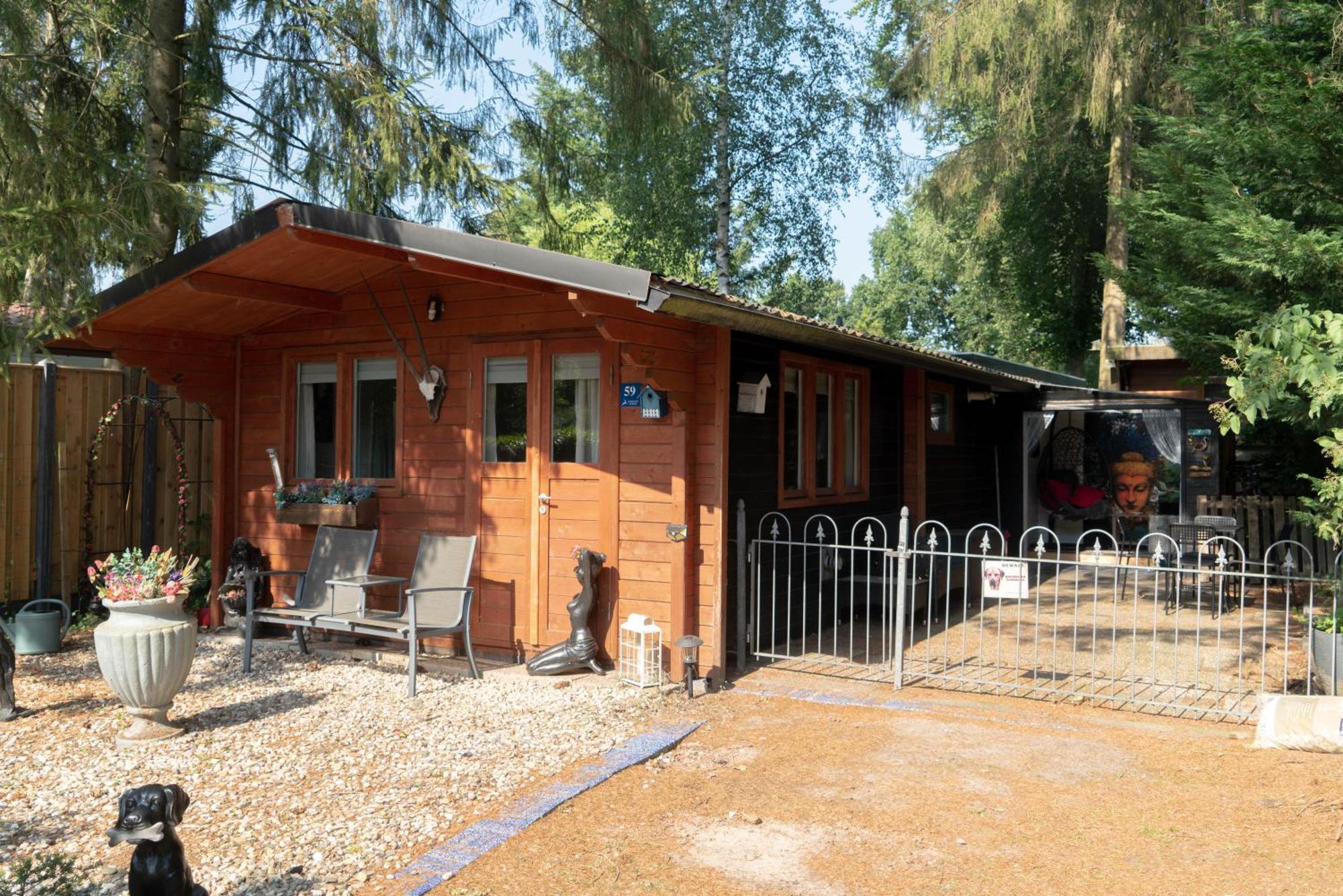 Chalet Op Een Rustig Park In De Natuur Putten Esterno foto